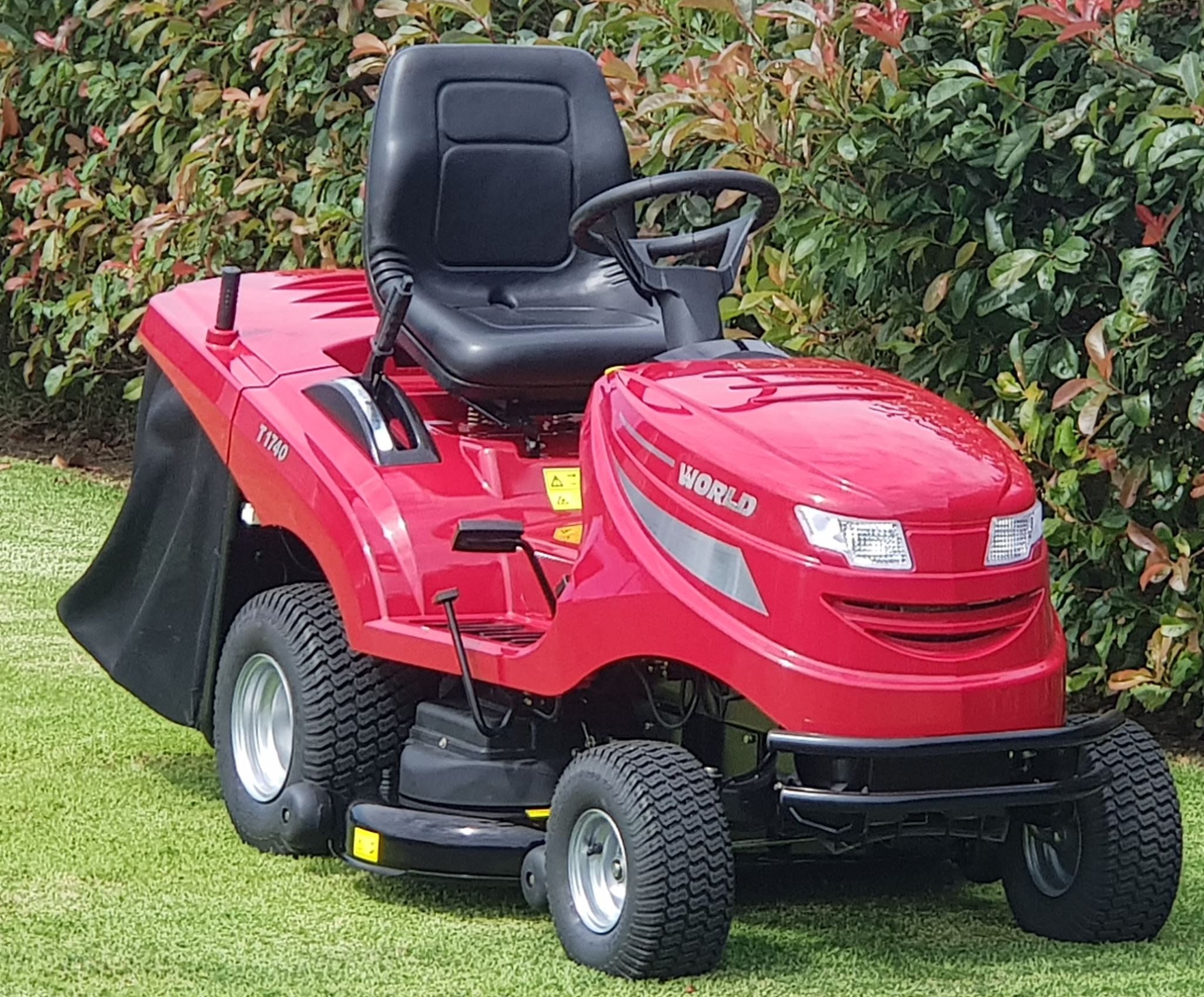 John deere ride on online mower with rear catcher